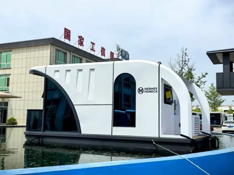 f30-floating-space-capsule-3